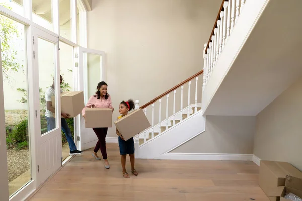 Front View Mixed Race Couple Young Daughter Walking Front Door — Stock Photo, Image