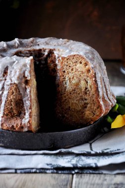 Elma pasta şeker sır üzümlü
