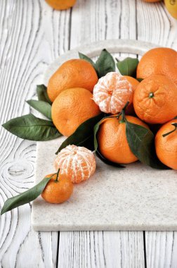 Masada Noel mandalina vardır. Yeni yıl geliyor