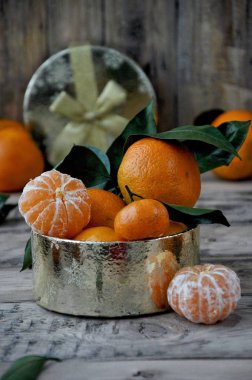 Masada Noel mandalina vardır. Yeni yıl geliyor