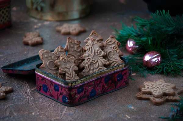 Galletas Imaginadas Forma Árbol Navidad Utensilios Cocina Rodillo Con Patrón — Foto de Stock