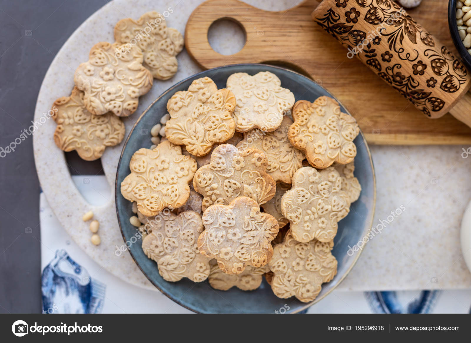 Plate Curly Cookie Decorative Patterns Made Wooden Rolling Pin
