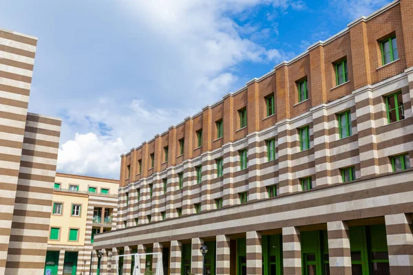 Modernes gebäude in montecatini terme, italien — Stockfoto