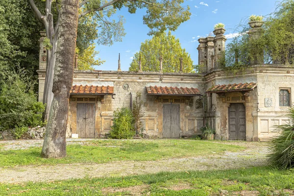 En gård i Stabilimento Termale Tamerici slott, Montecatini Term — Stockfoto