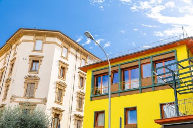 Montecatini Terme, İtalya 'daki modern ve eski binalar