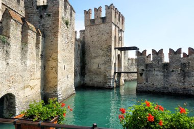 Sirmione 'deki Scaliger Kalesi