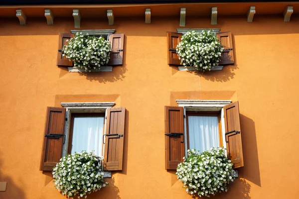 西尔米奥，意大利的窗户 — 图库照片