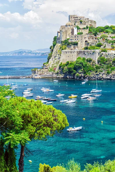 Aragonský hrad na ostrově Ischia — Stock fotografie