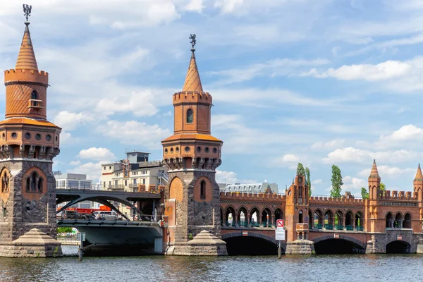 Міст Обербаумбрук у Берліні. — стокове фото