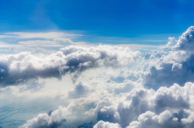 güzel mavi gökyüzü ve güneş ışığı, bulut gibi cennet içinde cennet, profil uçak pencere, doğa arka plan, yüksek karşıtlık