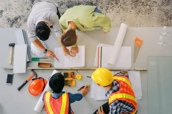 Vue Ensemble Groupe Ingénieurs Techniciens Architectes Qui Planifient Plan Construction — Photo