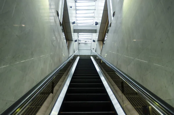 Scala Mobile Vuota Scale Che Salgono Metropolitana Alla Stazione Ferroviaria — Foto Stock