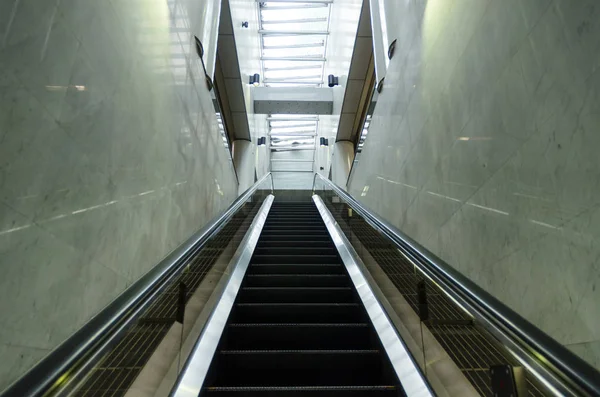 Empty Escalator Stairs Going Subway Railway Station Airport Office Building — Stock Photo, Image