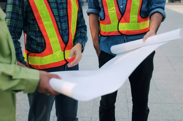 Groupe Ingénieurs Techniciens Architectes Qui Planifient Nouveau Plan Construction Projet — Photo