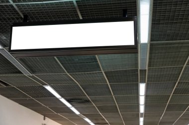 boş reklam billboard veya ışıklı vitrin Havaalanı veya metro tren istasyonunda duvarda asılı, metin mesajı veya medya içeriği, reklam, ticari ve pazarlama kavramı için alanı Kopyala