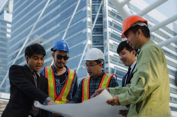 Grupo Ingeniero Hombre Negocios Arquitecto Con Planificación Del Casco Seguridad —  Fotos de Stock