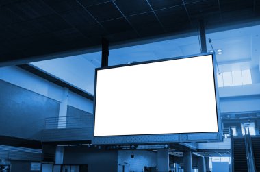 büyük lcd tv ekran, boş reklam billboard veya ışıklı vitrin Havaalanı veya metro tren istasyonu, kopya metin mesajı veya medya içeriği, reklam, pazarlama kavramı, ticari alan