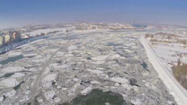 Tulça şehir liman ve Tuna hava görünümünü buzlar içinde kaplı