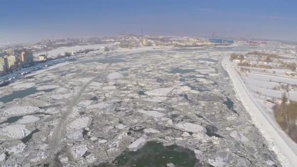 Aerial view of Tulcea city harbor and the Danube covered in ice floes — Stock Video
