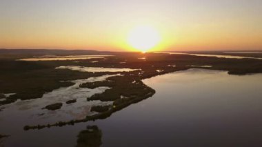 Danube delta sulak, gün batımı havadan görünümü