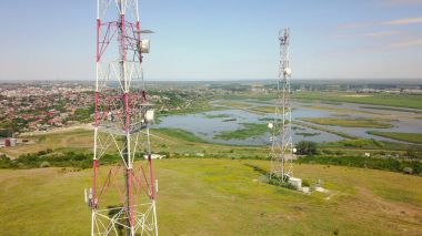 İletişim kuleleri havadan görünümü