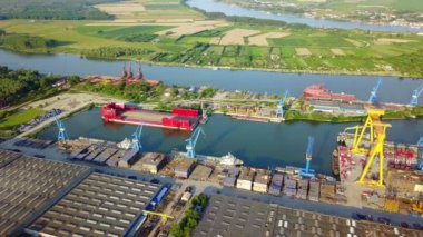 Tuna Nehri, havadan görünümü üzerinde Tersanesi