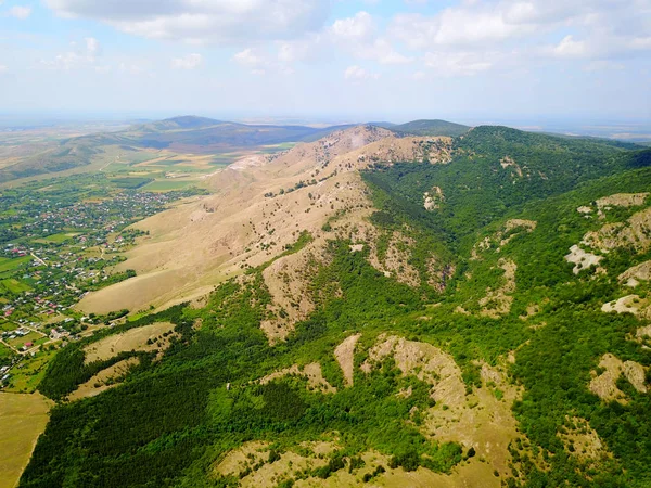 Дикі Балкани лісисті гори вид з повітря — стокове фото