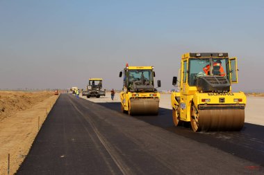 Taze asfalt kaplama tesviye yol silindirleri