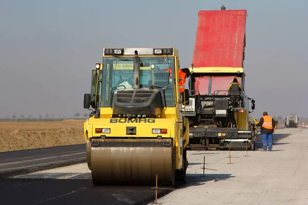taze asfalt kaplama tesviye yol silindiri