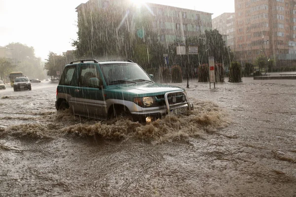 European city flooded during a heavy rain — Stock Photo, Image