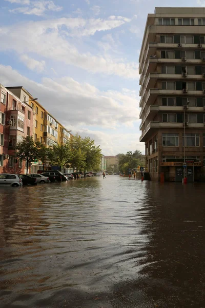 European city flooded during a heavy rain — Stock Photo, Image