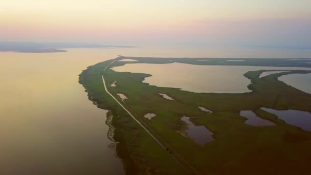 Lagoa Razim-Sinoe ao pôr do sol localizada na parte sul do delta do Danúbio — Vídeo de Stock