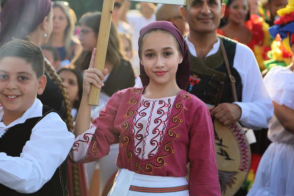 Cyprus danseres in traditionele klederdracht — Stockfoto