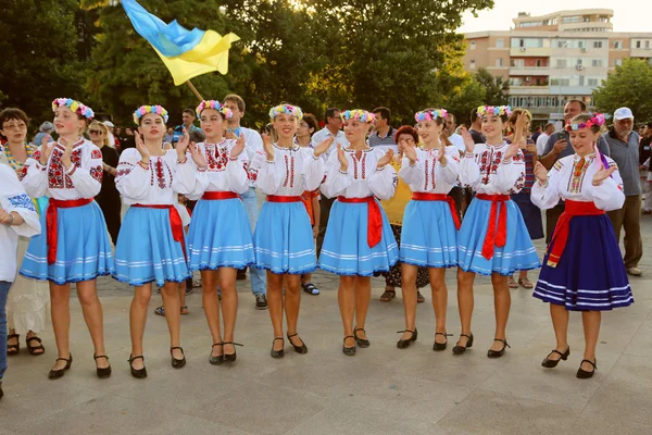 Ukrainian group of dancers in traditional costumes — Stock Fotó