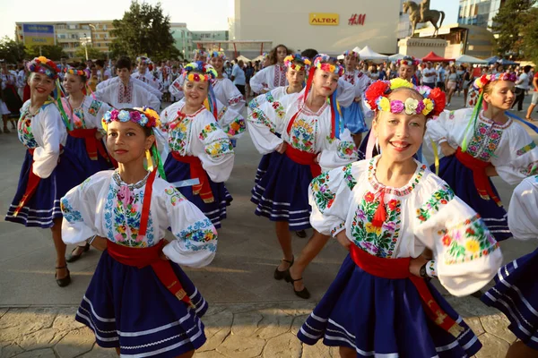 Ukrainian group of dancers in traditional costumes — Stock Fotó