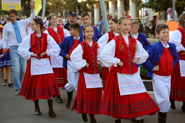 Polonya ulusal kostüm geçit töreni