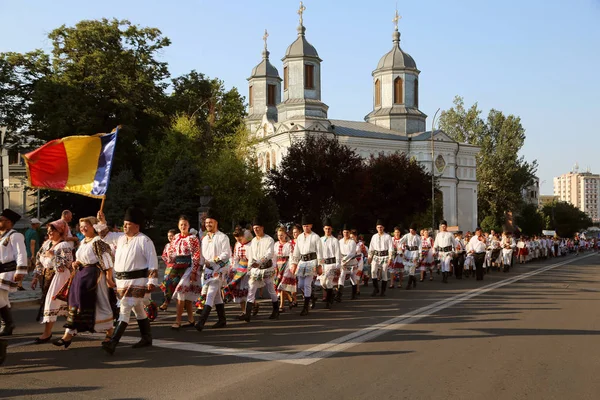 Rumänska folkdräkter parad — Stockfoto