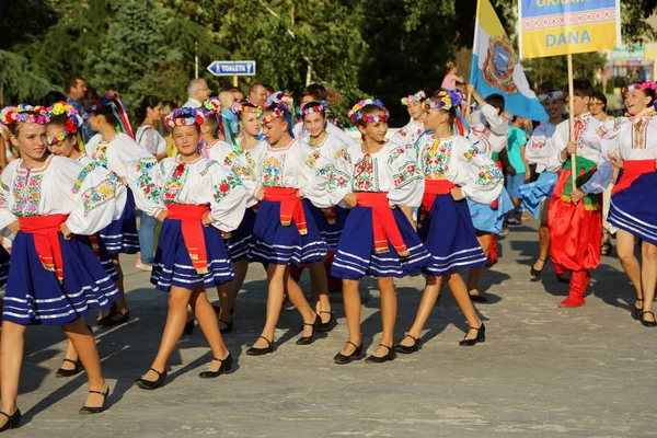 Parade van de Oekraïense nationale kostuums — Stockfoto