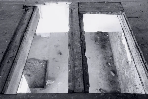 Terk edilmiş eski değirmen iç