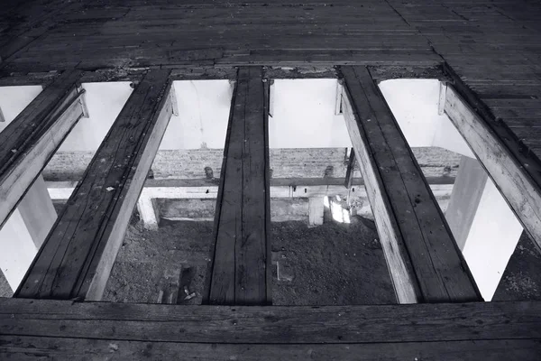 Terk edilmiş eski değirmen iç