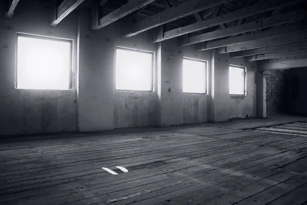 Terk edilmiş eski değirmen iç