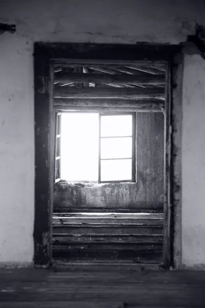 Opuszczony stary młyn wnętrze — Zdjęcie stockowe