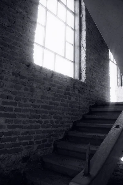 Terk edilmiş eski değirmen iç