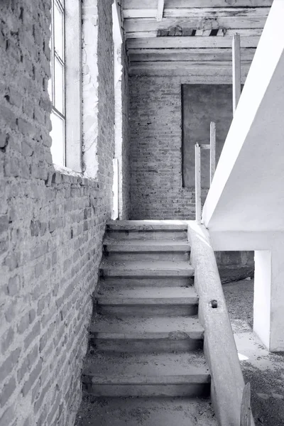 Terk edilmiş eski değirmen iç