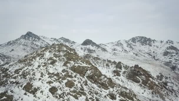 Aérea Sobre Una Montaña Cubierta Nieve Los Balcanes — Vídeos de Stock