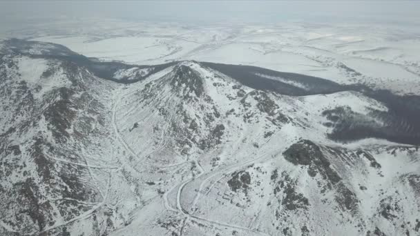 Aérea Sobre Una Montaña Cubierta Nieve Los Balcanes — Vídeo de stock