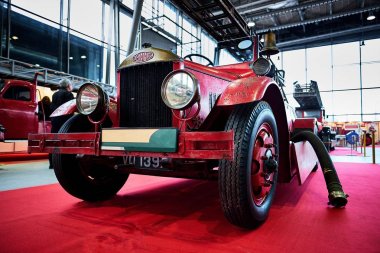 Moskova - 09 Mar 2018: Dennis (1929) itfaiye arabası Oldtimer-Sokolniki Fuar Merkezi Galerisi'nde sergisinde. Rusya sergi vintage arabalar ve teknik antika sadece biri.