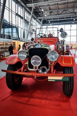 Moskova - 09 Mar 2018: Seagrave modeli 6wt (1927) itfaiye arabası Oldtimer-Sokolniki Fuar Merkezi Galerisi'nde sergisinde. Rusya sergi vintage arabalar ve teknik antika sadece biri.