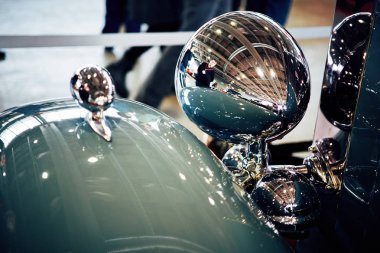 Moskova - 09 Mar 2018: Packard sekiz (1934) sergi Oldtimer-Sokolniki Fuar Merkezi Galerisi'nde. Rusya sergi vintage arabalar ve teknik antika sadece biri.