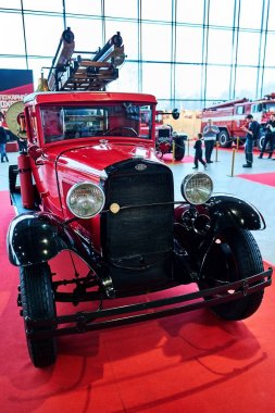 Moskova - 09 Mar 2018: Pmg-1 (1932) itfaiye arabası Oldtimer-Sokolniki Fuar Merkezi Galerisi'nde sergisinde. Rusya sergi vintage arabalar ve teknik antika sadece biri.